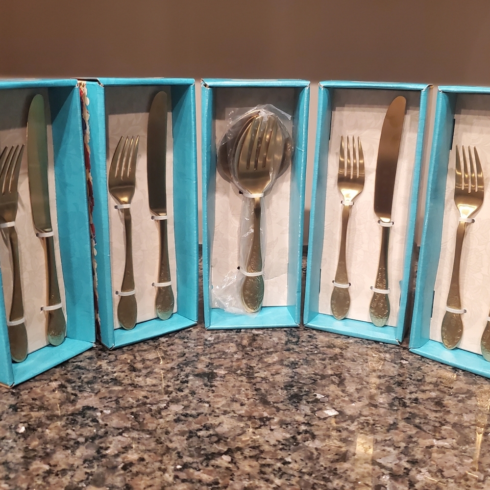 The Pioneer Woman 24-Pc. Hostess & Flatware Set - Picture 2 of 12